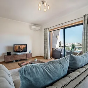 https://modern-3-bed-luxury-apartment-with-rooftop-pool.hotelaalgarve.com