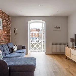 https://luxury-apartment-woodsmill-view-on-the-river-with.yorkshirehotels.net